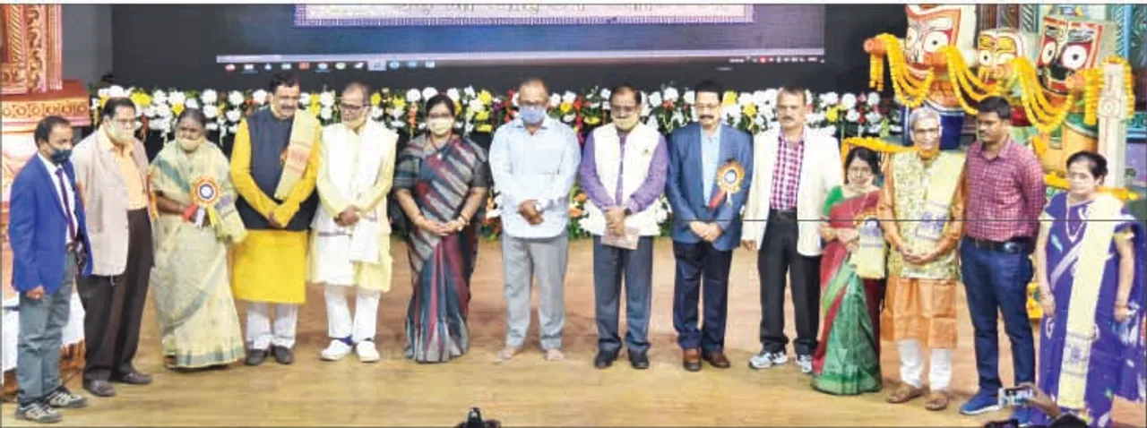  ୨୦ ସାହିତ୍ୟିକଙ୍କୁ ମିଳିଲା ସାହିତ୍ୟ ଏକାଡେମି ପୁରସ୍କାର, ୧୫ଜଣଙ୍କୁ ସାରସ୍ବତ ସମ୍ବର୍ଦ୍ଧନା