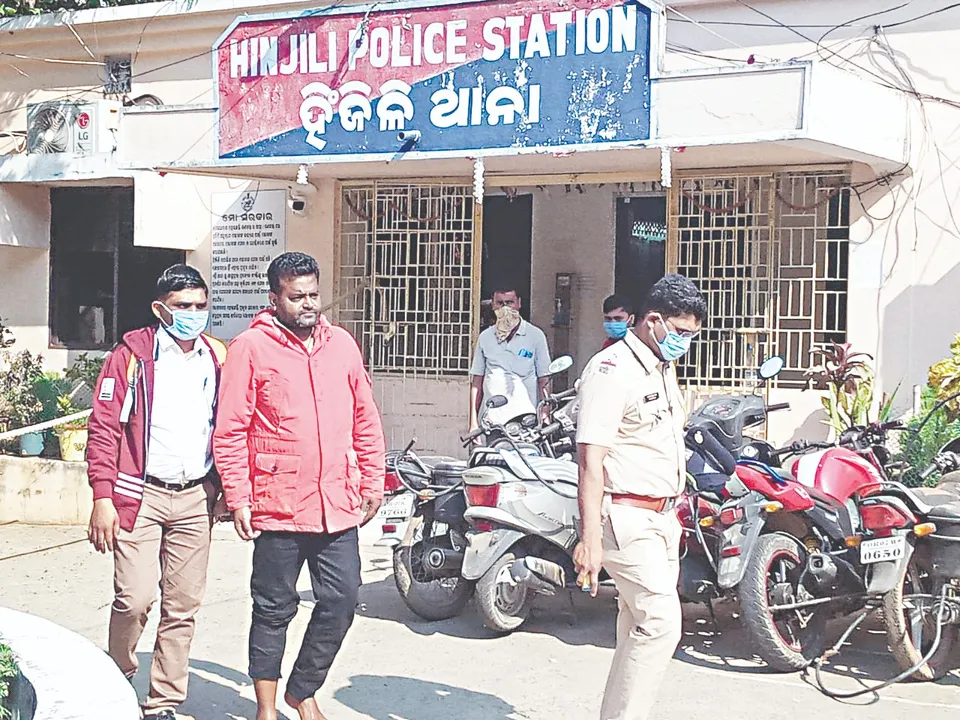  ପ୍ରତାରଣା ଓ ଠକେଇ ମାମଲା: ସମିତି ସଭ୍ୟଙ୍କୁ ମୁମ୍ବାଇ ନେଲା ମହାରାଷ୍ଟ୍ର ପୁଲିସ
