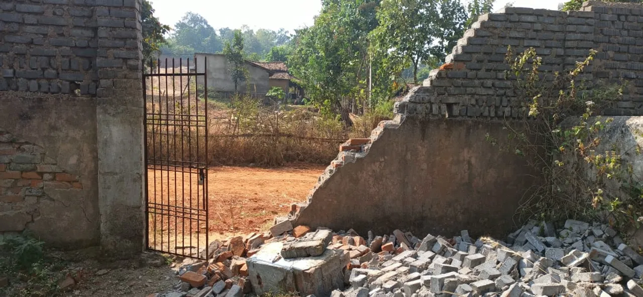  ଉଲୁଣ୍ଡା ଜଙ୍ଗଲରେ ୪୦ ହାତୀ, ଡାକ୍ତରଖାନା ପାଚେରି ଏବଂ ଘର ଭାଙ୍ଗିଲେ