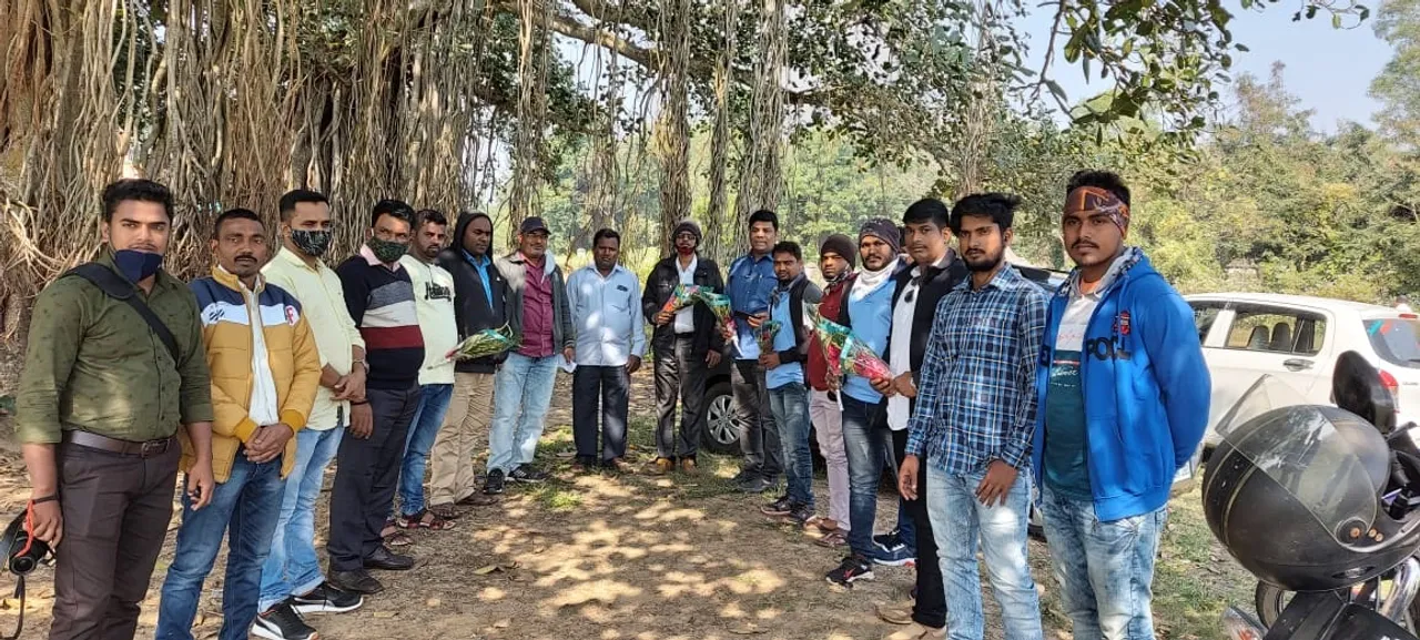  ନିଆରା ପ୍ରୟାସ: ନିରାଶ୍ରୟ ଲୋକଙ୍କୁ ଶୀତ ଦାଉରୁ ରକ୍ଷା କରିବା ପାଇଁ କମ୍ବଳ ବାଣ୍ଟିଲେ ଟିମ୍ ହ୍ୟୁମାନିଟି