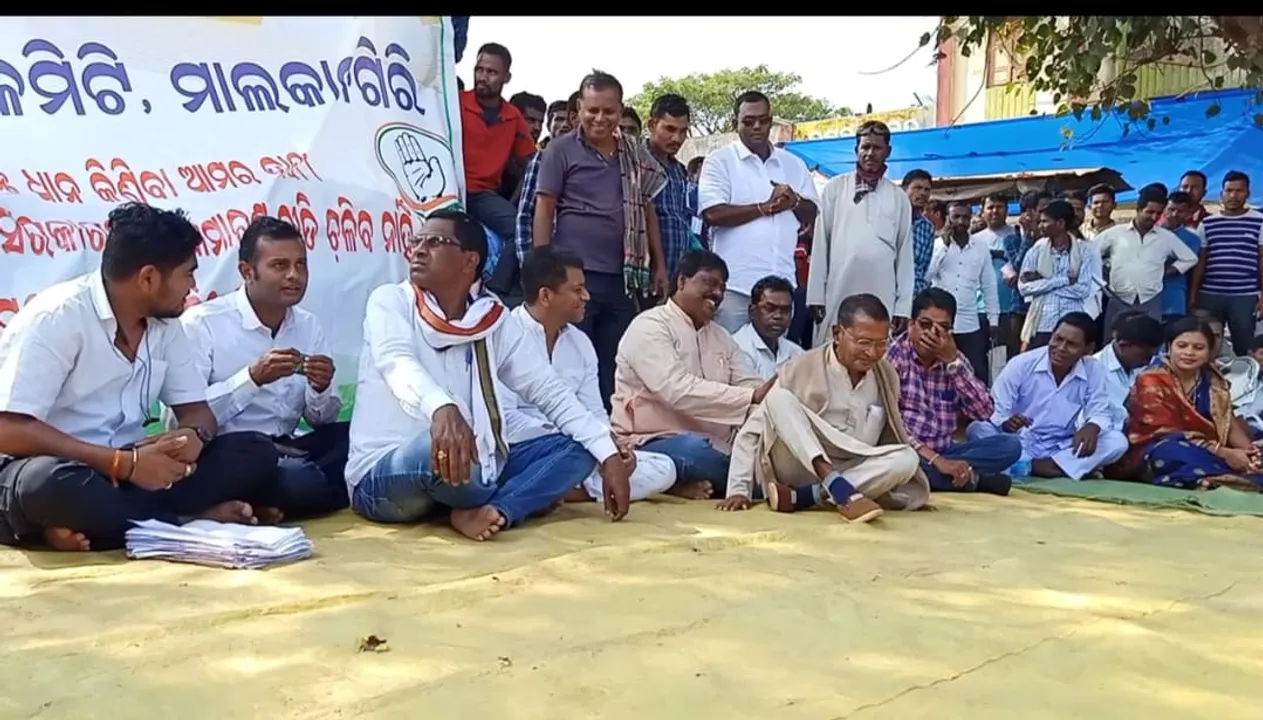  କାଲିମେଳା: ଧାନମଣ୍ଡି ବନ୍ଦ ପ୍ରତିବାଦରେ ରାସ୍ତାରୋକ