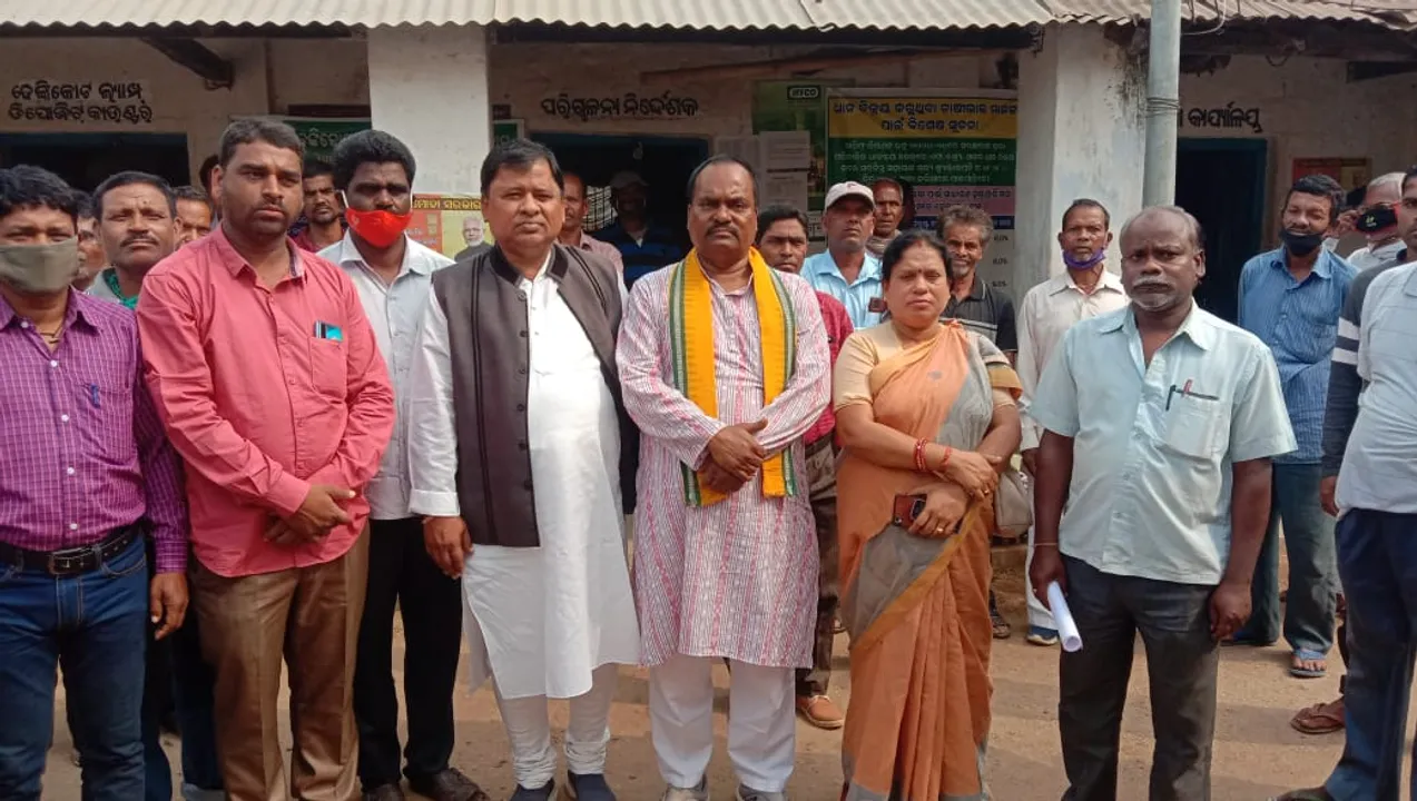  ଧାନ କିଣାରେ ଅବ୍ୟବସ୍ଥାକୁ ନେଇ ଅସନ୍ତୋଷ, ଟୋକନ ଦେଇ କିଣାଯାଉନି
