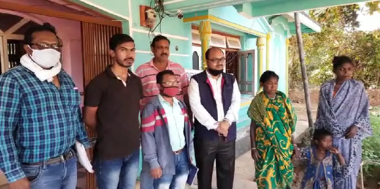  ଅସହାୟ ପରିବାର ପାଖରେ ପହଞ୍ଚିଲା ପ୍ରଶାସନ