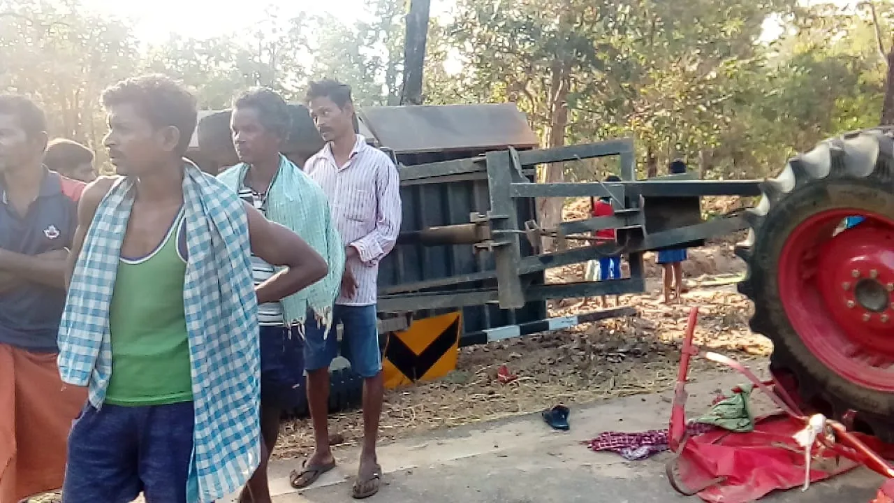  ଭାରସାମ୍ୟ ହରାଇ ଟ୍ରାକ୍ଟର ଓଲଟିଲା, ଜଣେ ମୃତ, ୨ ଆହତ
