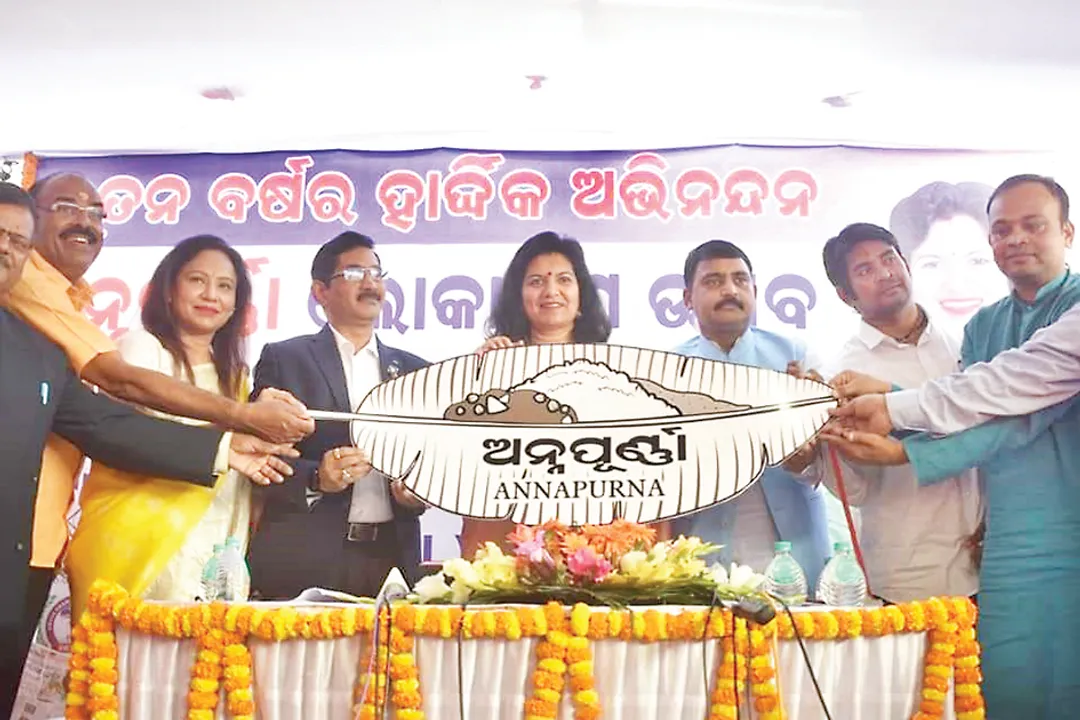  ବିଏମ୍‌ସି ବିଜ୍ଞପ୍ତି ପରେ ରାଜଧାନୀରେ ମାଗଣା ଖାଦ୍ୟ ବଣ୍ଟାକୁ ନେଇ ଟଣାଓଟରା : ବଦଳିଗଲା ଅପରାଜିତାଙ୍କ ‘ଅନ୍ନପୂର୍ଣ୍ଣା’