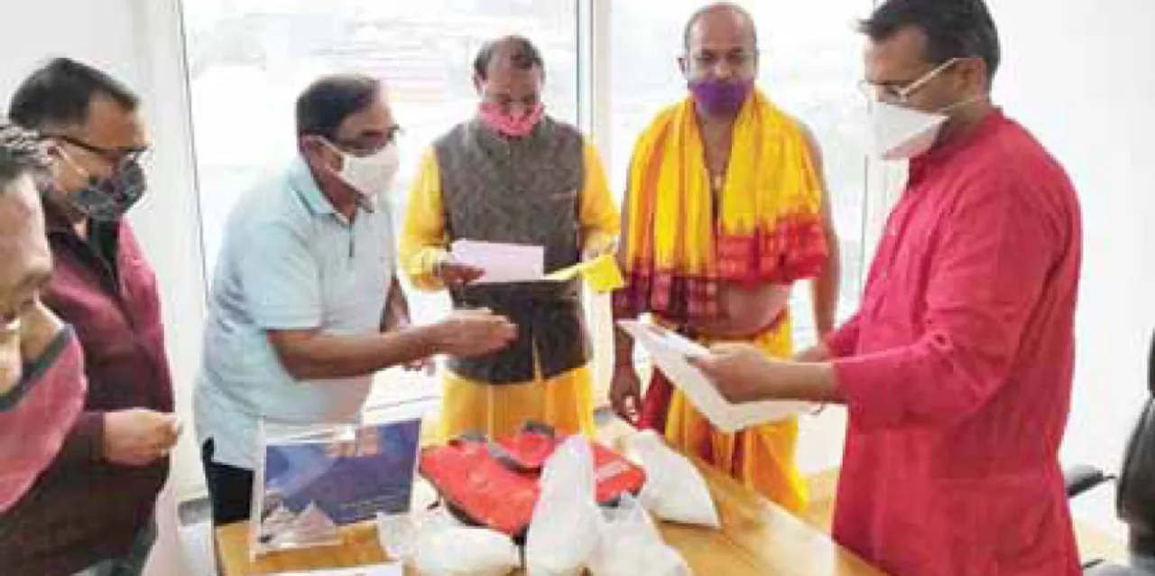  ମହାପ୍ରଭୁଙ୍କ ପାଇଁ ୨୧ କେଜି ରୁପା ଦାନ କଲେ ଭୁବନେଶ୍ବର ଭକ୍ତ