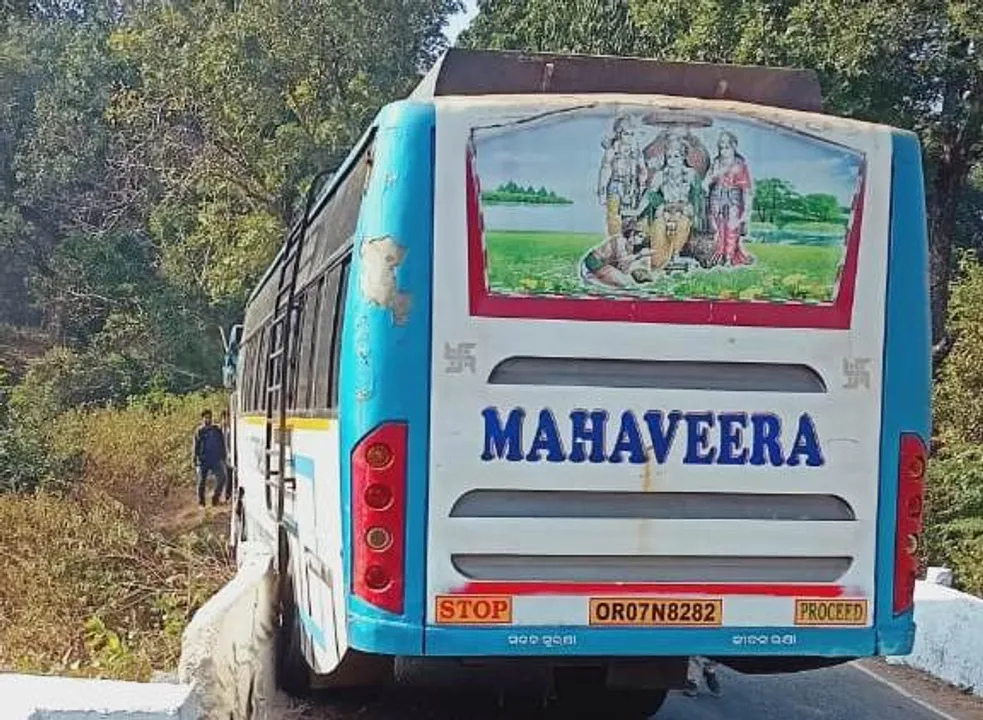  ଦିଗପହଣ୍ଡି ଘାଟିରେ ଏକ ବଡ଼ଧରଣର ଦୁର୍ଘଟଣାରୁ ବର୍ତ୍ତିଲା ଯାତ୍ରୀବାହୀ ବସ୍, ସମସ୍ତ ଯାତ୍ରୀ ସୁରକ୍ଷିତ