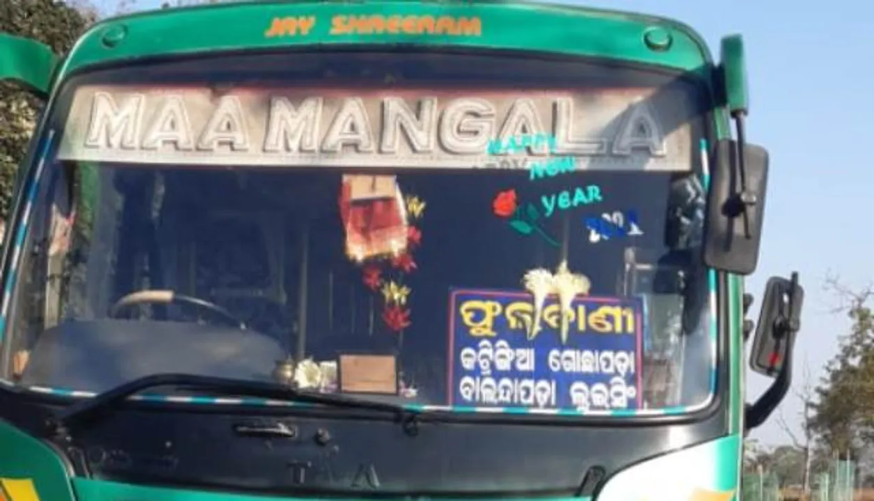  ବୌଦ୍ଧ: ବସ୍ ଚକ ତଳେ ଚାଲିଗଲା ଯାତ୍ରୀଙ୍କ ଜୀବନ