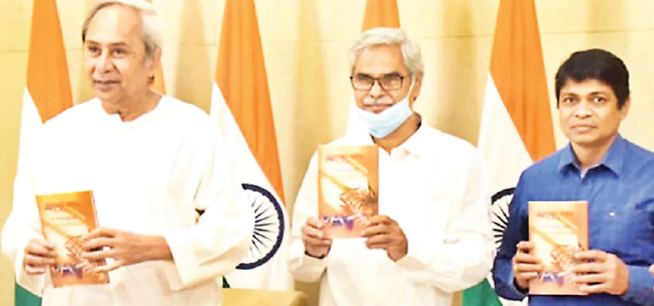  ମୁଖ୍ୟମନ୍ତ୍ରୀଙ୍କ ଦ୍ବାରା ‘ଛାଇର ଶବ୍ଦ’, ‘ସୂର୍ଯ୍ୟାସ୍ତ ପୂର୍ବରୁ’ ଲୋକାର୍ପିତ