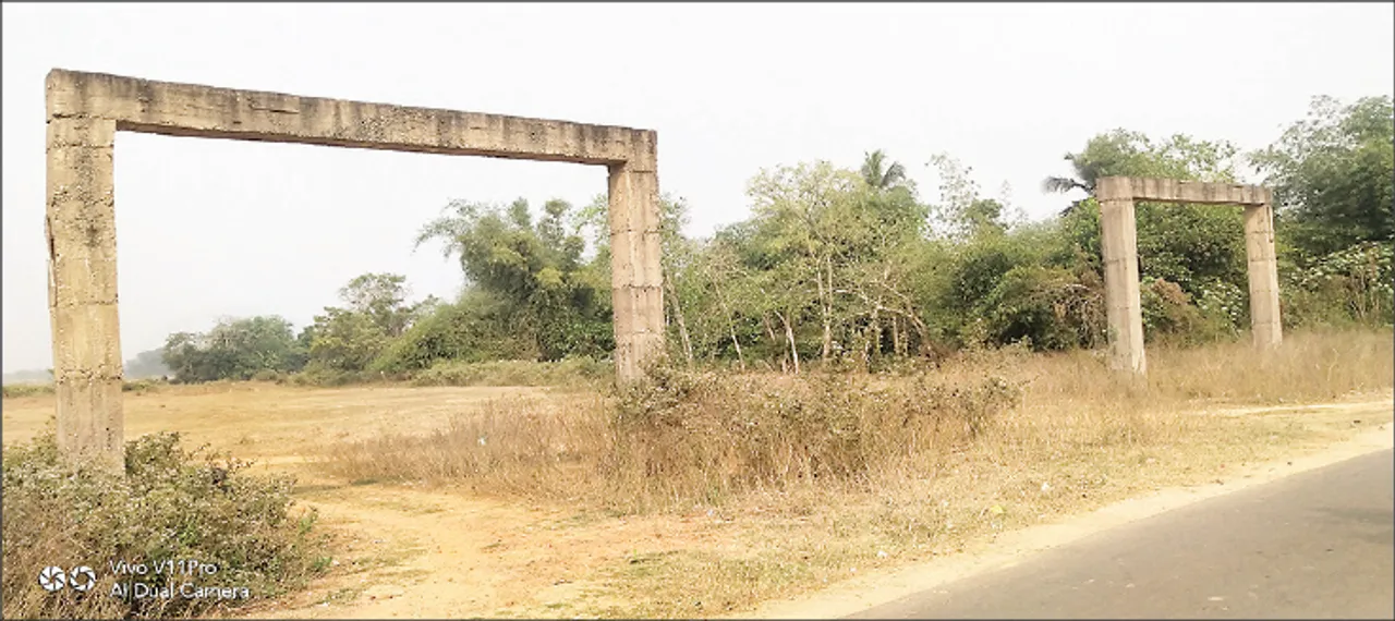  ଅଧା‌ଗଢ଼ା ତୋରଣରେ ଅଟକିଗଲା ବସ୍‌ଷ୍ଟାଣ୍ଡ, ପାଣିରେ ପଡ଼ିଲା ୫ ଲକ୍ଷ