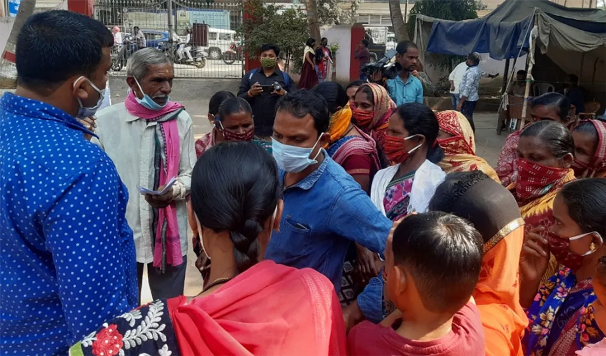  ଋଣ କରି ଠକିନେଲେ, ମହିଳା ଥାନାର ଦ୍ୱାରସ୍ଥ