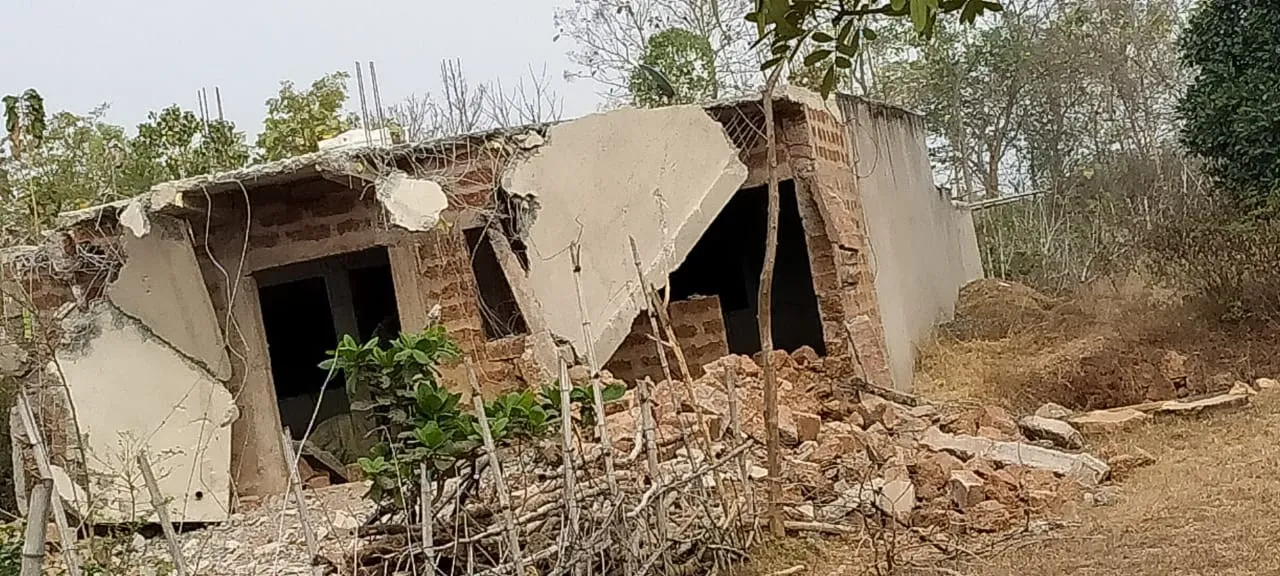  ସରକାରୀ ଜାଗାରେ ଘର କରିଥିଲେ, ଜବରଦଖଲ ଉଚ୍ଛେଦ ବେଳେ ମର୍ମାହତ ହୋଇ କୂଅକୁ ଡେଇଁ ପଡ଼ିଲେ ଘର ମାଲିକ