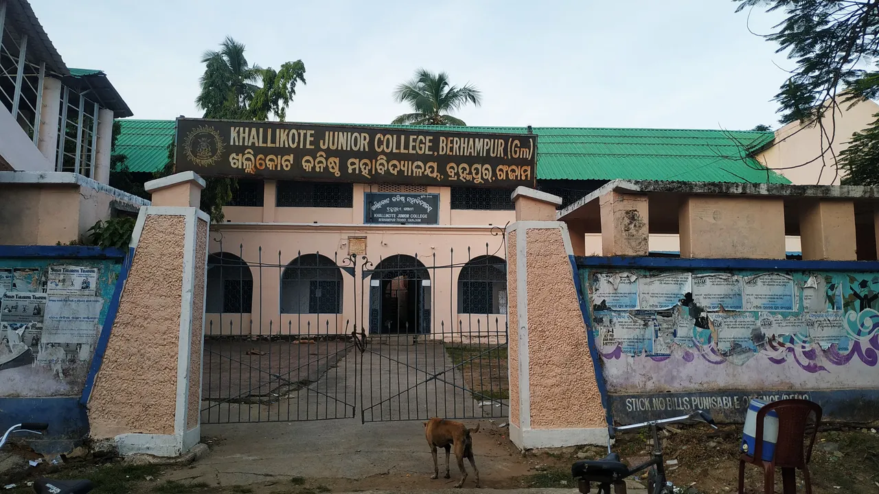  ରାଜ୍ୟର ଅଗ୍ରଣୀ ଯୁକ୍ତ ୨ ଶିକ୍ଷାନୁଷ୍ଠାନ ଖଲ୍ଲିକୋଟ କନିଷ୍ଠ ମହାବିଦ୍ୟାଳୟରେ ଲାଗି ରହିଛି ଅନେକ ମୌଳିକ ସମସ୍ୟା