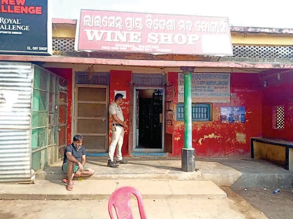  ମଦ ଦୋକାନରୁ ୮୬ ପେଟି ମଦ ଲୁଟ୍‌