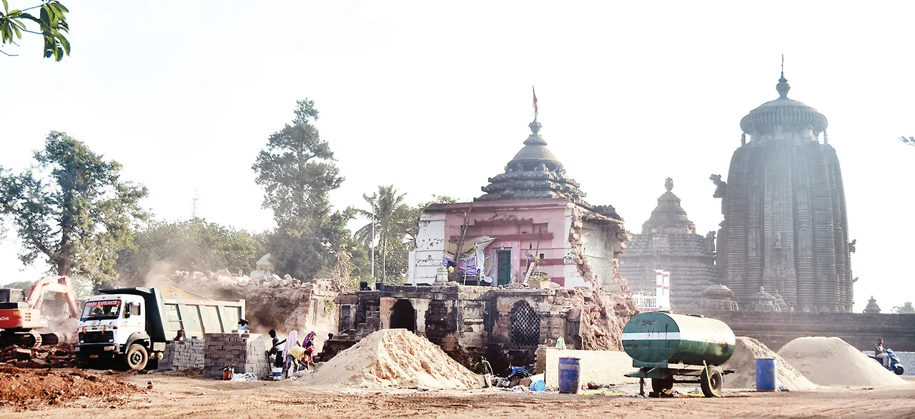  ରାତିଅଧିଆ ଉଚ୍ଛେଦ : ମାଟିରେ ମିଶିଲା ଶିବତୀର୍ଥ ମଠ