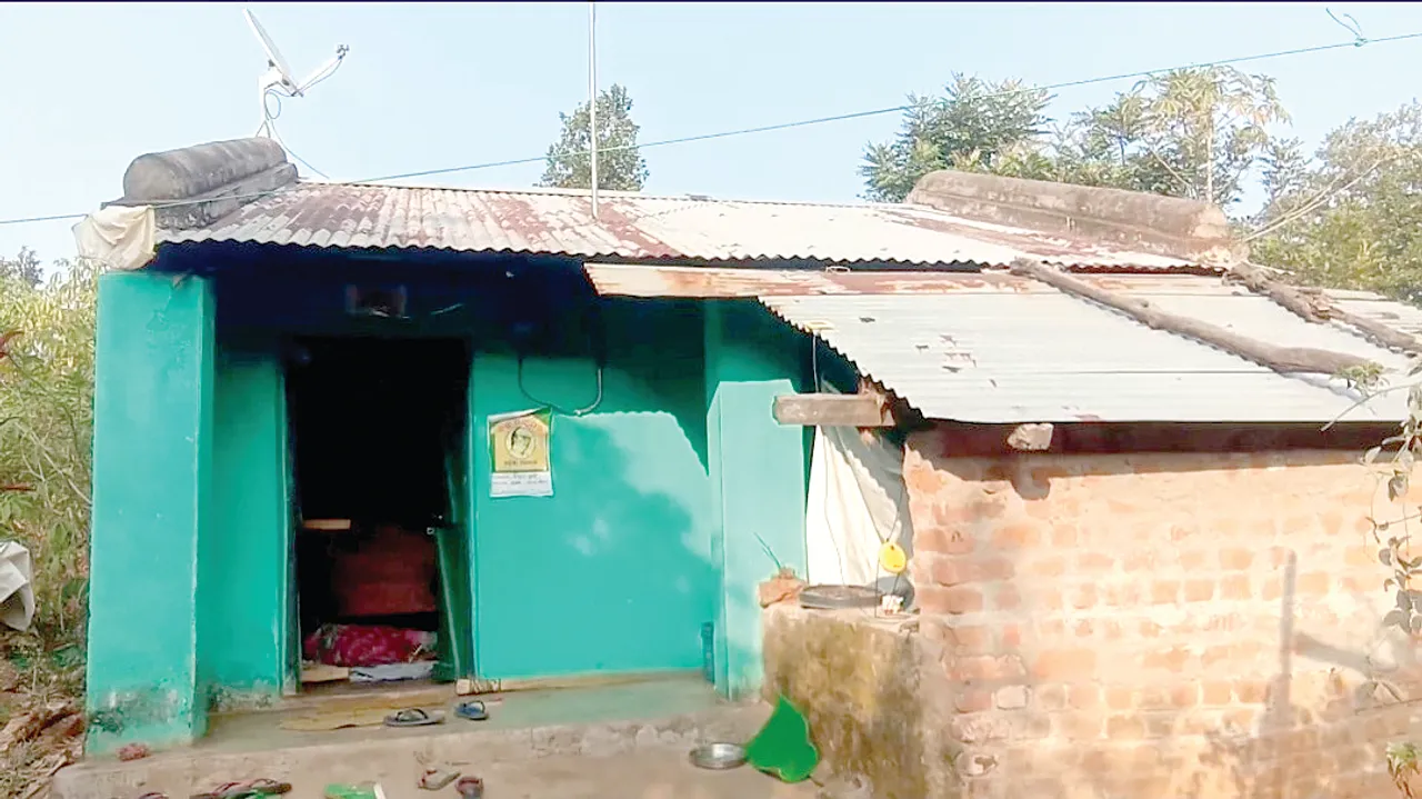  ପୁରୁଣା ଇନ୍ଦିରା ଆବାସ ଘରେ ବିଜୁ ପକ୍କାଘର ପୋଷ୍ଟର