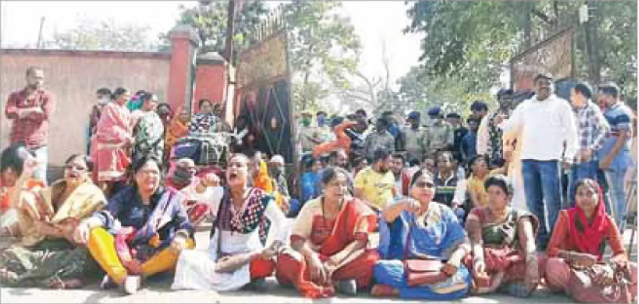 ସମ୍ବଲପୁରରେ ବିଜେପିର ଚାଷୀ ଆନ୍ଦୋଳନ : ରାତିସାରା ଥାନାରେ ବସିଲେ ନେତା