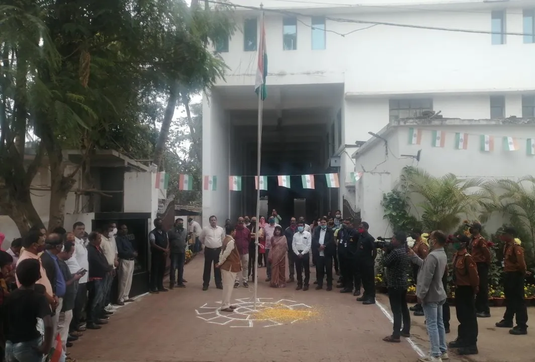  ‘ସମ୍ବାଦ ଭବନ’ରେ ସାଧାରଣତନ୍ତ୍ର ଦିବସ : ତ୍ରିରଙ୍ଗା ଉତ୍ତୋଳନ କଲେ ସମ୍ବାଦ ଗ୍ରୁପ୍ ଅଧ୍ୟକ୍ଷ ସୌମ୍ୟରଞ୍ଜନ ପଟ୍ଟନାୟକ