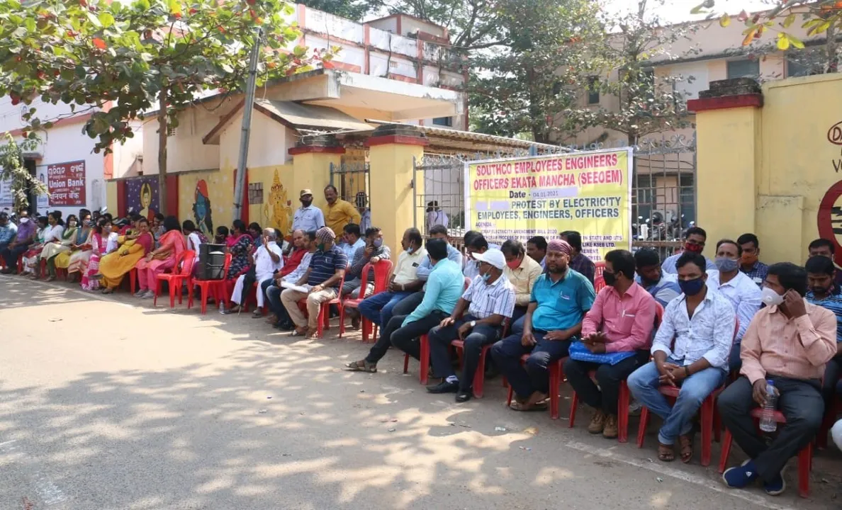  ସାଉଥ୍‌କୋ କର୍ମଚାରୀଙ୍କ ଆନ୍ଦୋଳନ, ମନାଇବାକୁୁ ଟାଟାର ଉଦ୍ୟମ