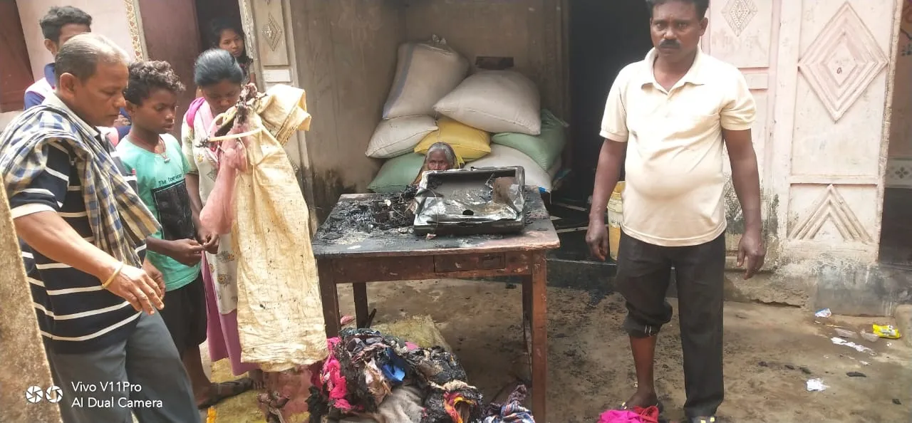  ଅଗ୍ନିକାଣ୍ଡରେ ଜଳିଗଲା ୨୦ ହଜାରରୁ ଉର୍ଦ୍ଧ୍ବ ନଗଦ ଟଙ୍କା 
