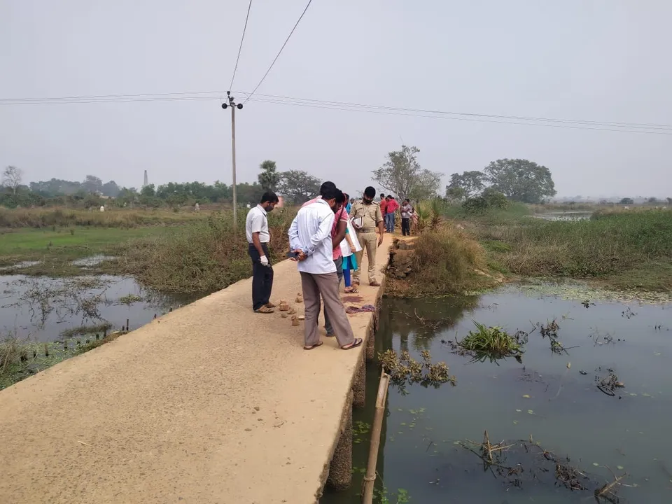  ନାଳରୁ ମହିଳାଙ୍କ ମୃତଦେହ ଉଦ୍ଧାର, ହତ୍ୟାର କାରଣ ଅସ୍ପଷ୍ଟ