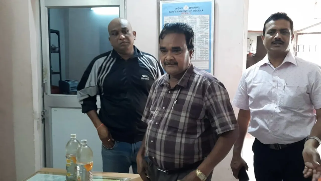 ଭିଜିଲାନ୍ସ ଜାଲରେ ଢେଙ୍କାନାଳ ସଦର ଅତିରିକ୍ତ ତହସିଲଦାର : ୩୦ ହଜାର ଟଙ୍କା ଲାଞ୍ଚ ନେବା ବେଳେ ଧରାପଡ଼ିଲେ