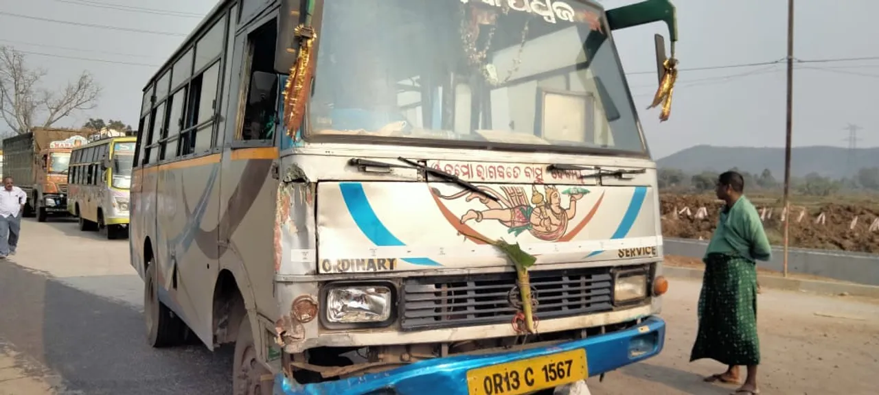  ଯାତ୍ରୀବସ୍‌-ବାଇକ ମୁହାଁମୁହିଁ ଧକ୍କା; ଜଣେ ଯୁବକଙ୍କ ମୃତ୍ୟୁ ଓ ଅନ୍ୟ ଜଣେ ଗୁରୁତର, ଜାତୀୟ ରାଜପଥରେ ଉତ୍ତେଜନା