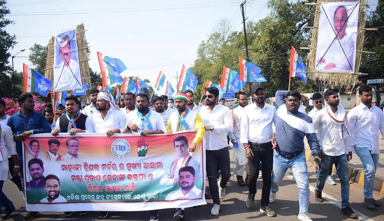  ଭୁବନେଶ୍ୱର: ମାହାଙ୍ଗା ରାଜନୈତିକ ହତ୍ୟାକାଣ୍ଡରେ ମନ୍ତ୍ରୀ ପ୍ରତାପ ଜେନାଙ୍କ ସଂପୃକ୍ତି ଅଭିଯୋଗ କରି ରାଜମହଲ ଛକରେ ଛାତ୍ର କଂଗ୍ରେସର ରାଲି