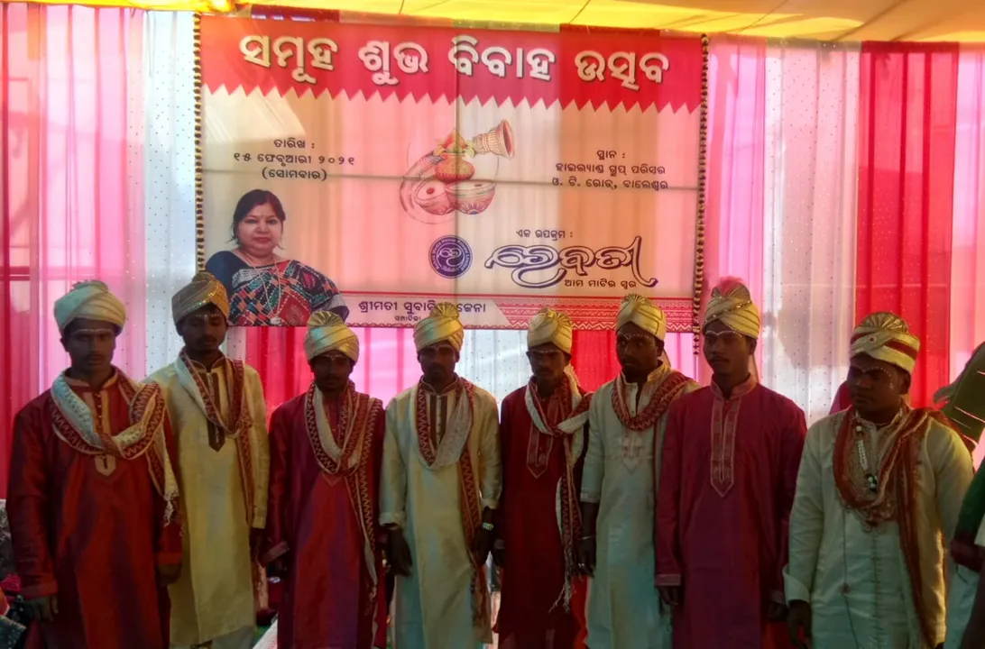  ରେବତୀ ପରିବାର ପକ୍ଷରୁ ସମୂହ ବିବାହ ଉତ୍ସବ: ବିବାହ ବନ୍ଧନରେ ବାନ୍ଧିହେଲେ ୮ ବରକନ୍ୟାଙ୍କ ଯୋଡ଼ି।