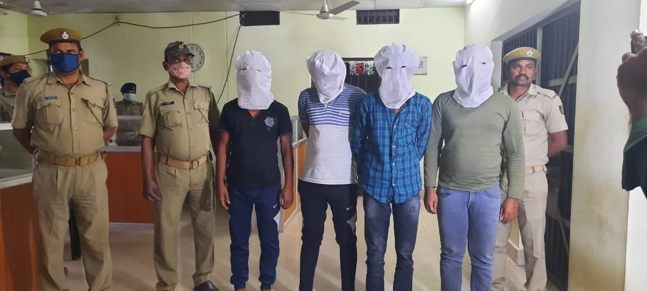  ଜେଲଫେରନ୍ତାଙ୍କୁ ନେଇ ଡକାୟତ ଗ୍ୟାଙ୍ଗ; ୪ ଧରାପଡିଲେ, ନଗଦ ଟଙ୍କା ଓ ମାରଣାସ୍ତ୍ର ଜବତ