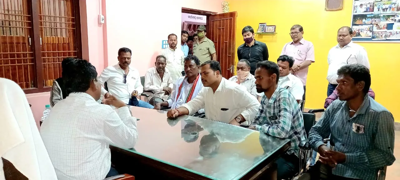  ବାଇସିଂ ସରପଞ୍ଚ ଉପନିର୍ବାଚନ: ପ୍ରାର୍ଥୀ ପତ୍ର ନାକଚକୁ ନେଇ ଉତ୍ତେଜନା, ବିଡ଼ିଓଙ୍କୁ ଘେରାଉ
