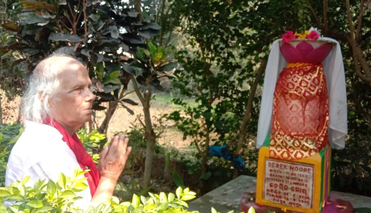  ବିଦେଶୀ ବନ୍ଧୁଙ୍କ ସ୍ମୃତିଚାରଣ ପାଇଁ ଗାଁକୁ ଫେରିଲେ ଆନ୍ତର୍ଜାତିକ ଚିତ୍ରଶିଳ୍ପୀ