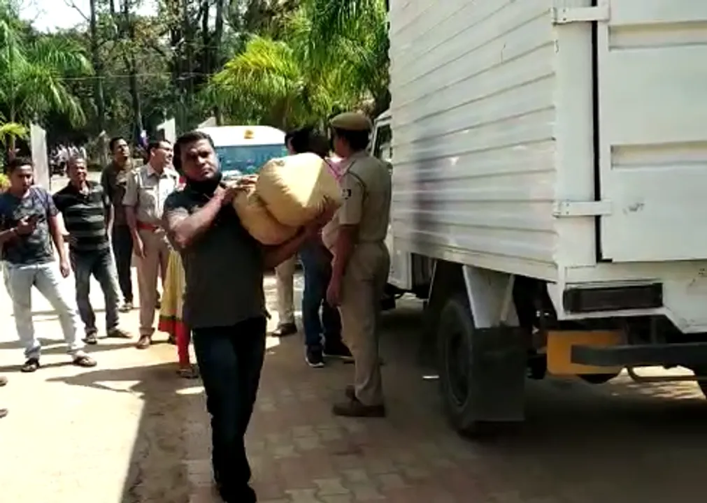  ଗୁପ୍ତ ଚ୍ୟାମ୍ବରରେ ଯାଉଥିଲା ଗଞ୍ଜେଇ, ମାଡିବସିଲା ପୁଲିସ
