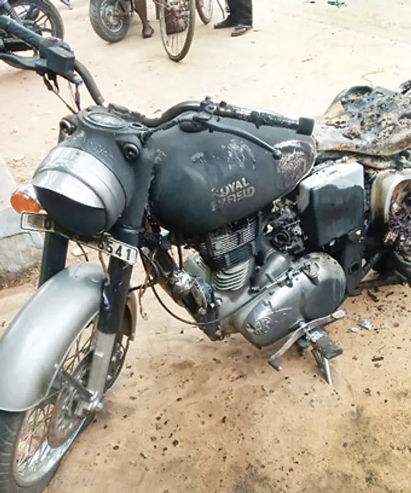  ପୂର୍ବ ଶତ୍ରୁତାରୁ ବାଇକ୍‌ ପୋଡ଼ିଦେଲେ