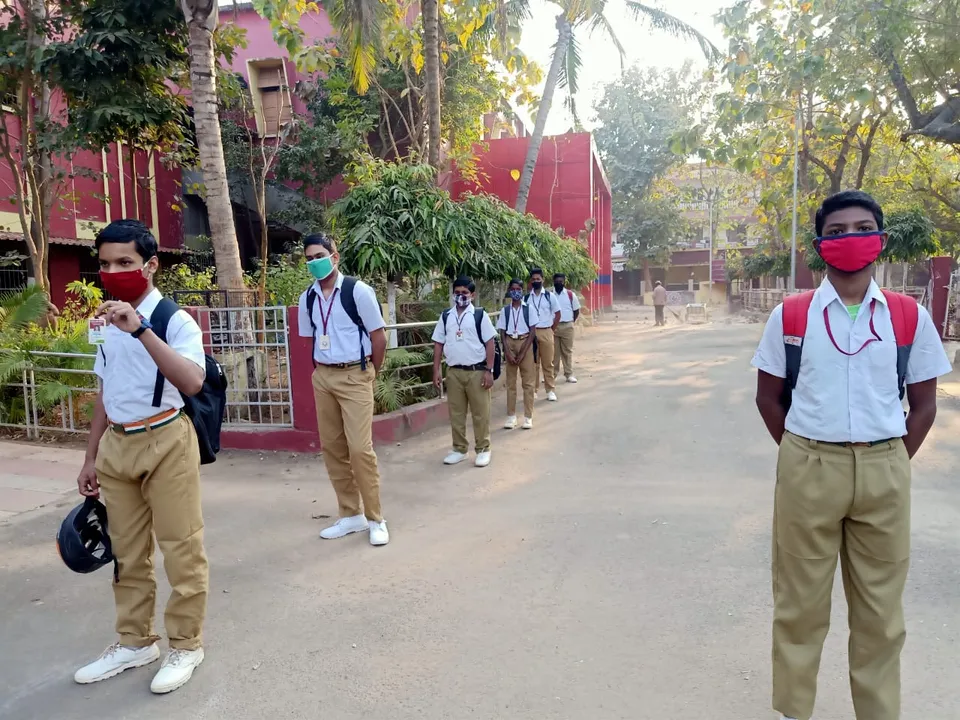  ଆରମ୍ଭ ହେଲା ୯ମ ଓ ଏକାଦଶ ଶ୍ରେଣୀ ପାଠପଢ଼ା