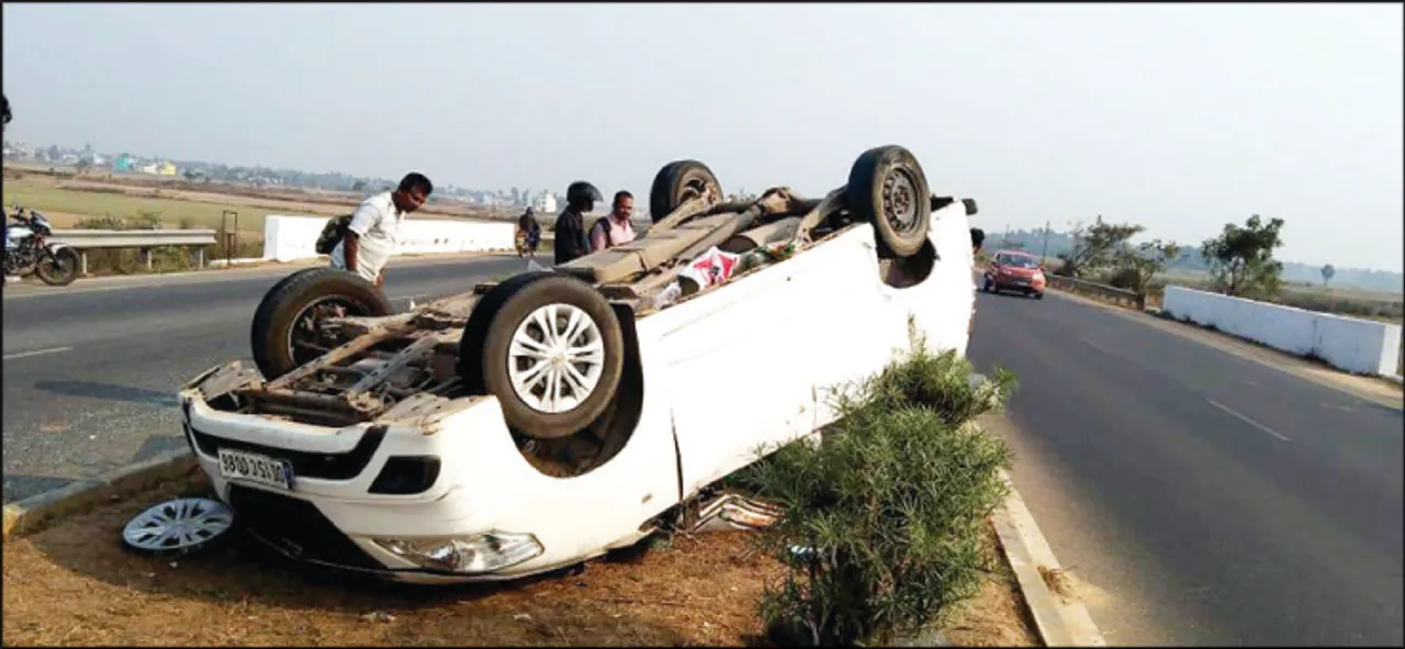  ଜାତୀୟ ରାଜପଥରେ ଓଲଟିଲା କାର୍‌