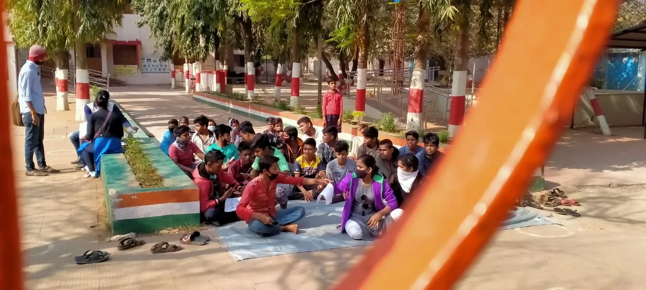  ବିଭିନ୍ନ ସମସ୍ୟାକୁ ନେଇ ଗେଟ୍‌ରେ ତାଲା ପକାଇ ସ୍କୁଲ୍‌ ପରିସରରେ ଧାରଣାରେ ବସିଲେ ଆଇଆରସି ଭିଲେଜ୍‌ ସ୍କୁଲ୍‌ ଛାତ୍ରଛାତ୍ରୀ
