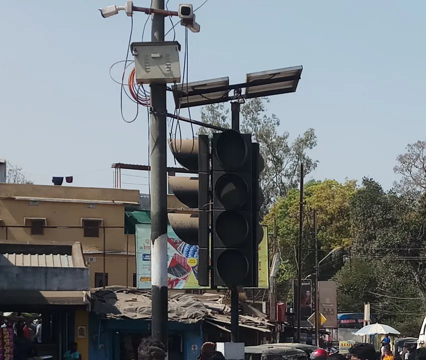  ୪ଟି  ଟ୍ରାଫିକ ପୋଷ୍ଟରେ ୯ମାସ ଧରି ଜଳୁନି ଟ୍ରାଫିକ ସିଗନାଲ ଲାଇଟ୍ : ଉପରାଷ୍ଟ୍ରପତିଙ୍କ ସଚିବଙ୍କ ନିକଟରୁ ଚିଠି ଆସିବା ପରେ ପୌରପାଳିକାର ତତ୍ପର