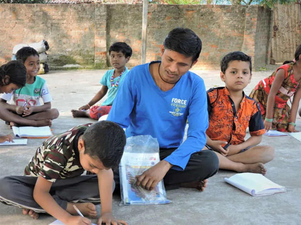  ଜ୍ୟୋତିହୀନ ବାଣ୍ଟୁଛି ମାଗଣାରେ ଜ୍ୟୋତି, ଦେଖନ୍ତୁ ଭିଡିଓ