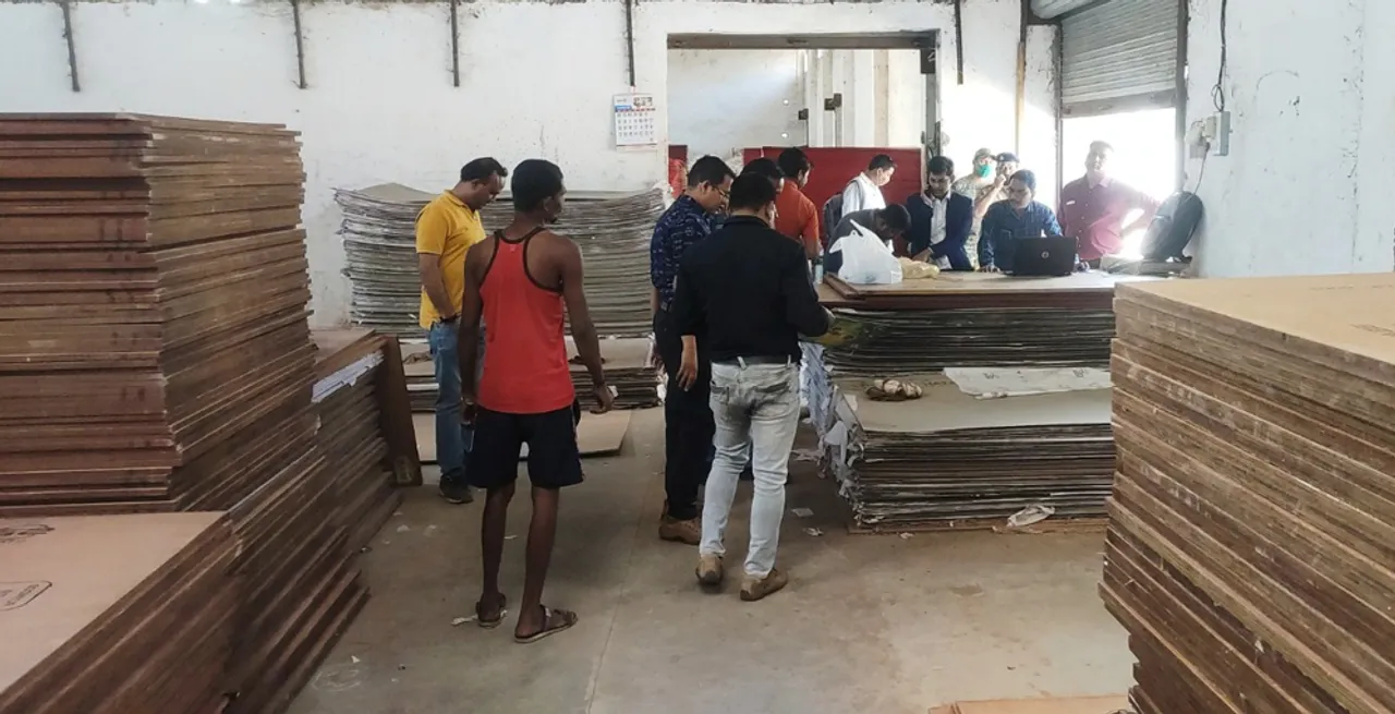  କଣ୍ଟାବାଞ୍ଜିରେ ଜିଏସ୍‌ଟି ବିଭାଗର ଚଢ଼ଉ, ସାଇକଲ ଦୋକାନ ଆଢ଼ୁଆଳରେ ପ୍ଲାଇଉଡ୍‌ ବେପାର