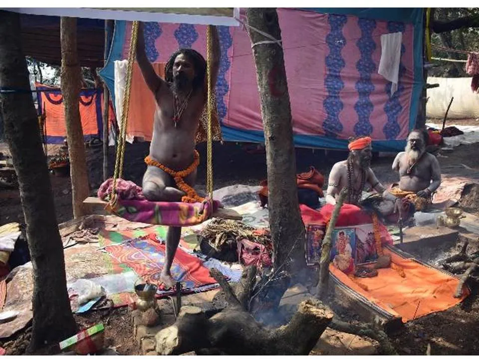  ଖଣ୍ଡଗିରି ମେଳାରେ ବାହାର ରାଜ୍ୟର ନାଗା ସାଧୁଙ୍କ ଭିଡ଼।
