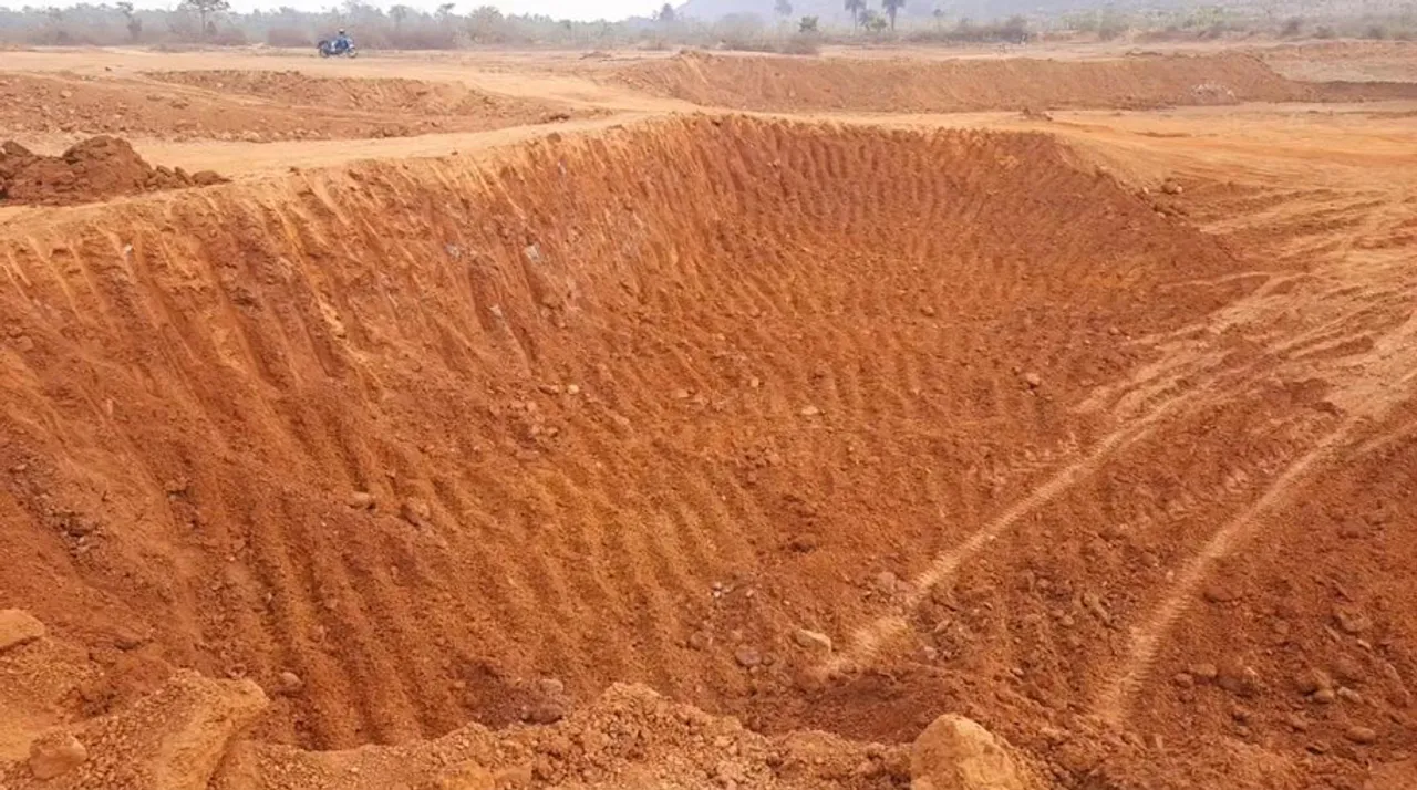  କ୍ଷୁଦ୍ର ଜଳସେଚନ ପ୍ରଳଳ୍ପରୁ ବ୍ୟାପକ ମୋରମ ଚୋରା ଚାଲାଣ
