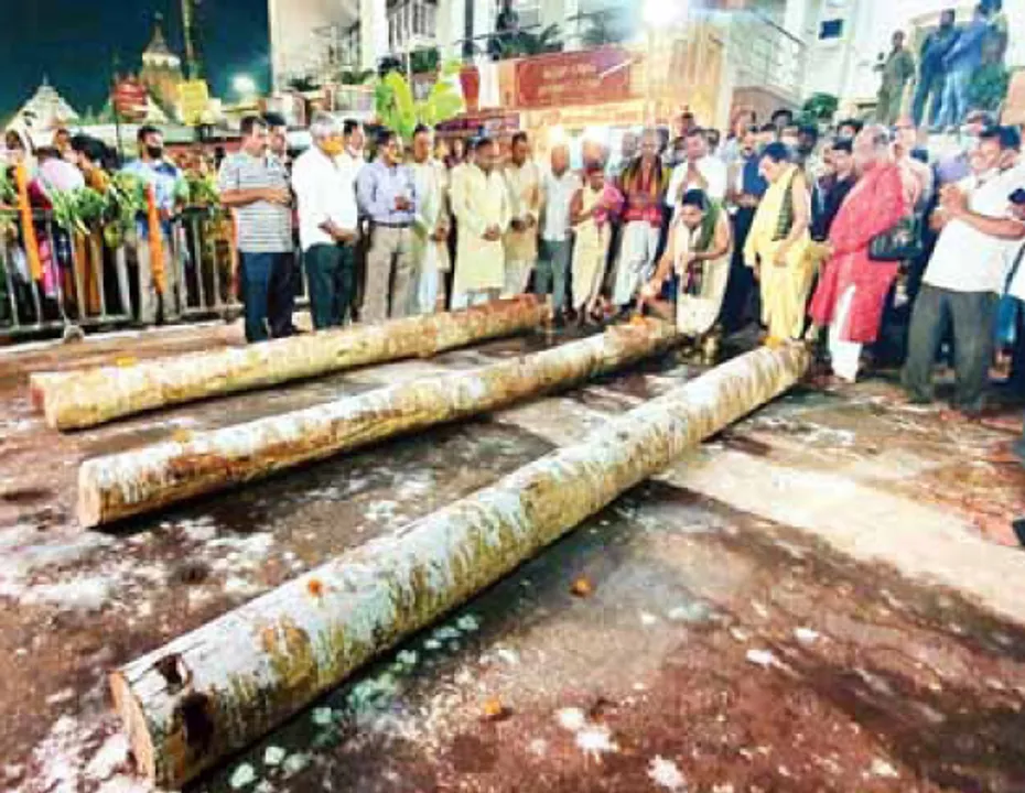  ଅନୁକୂଳ ହେଲା ରଥକାଠ, ନିର୍ବିଘ୍ନରେ ରଥଯାତ୍ରା ଶେଷ ପାଇଁ ମହାପ୍ରଭୁଙ୍କୁ ପ୍ରାର୍ଥନା