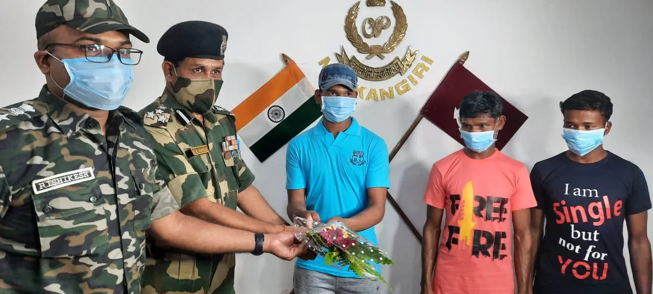  ଆତ୍ମସର୍ମପଣ କଲେ ତିନି କ୍ୟାଡର ମାଓବାଦୀ
