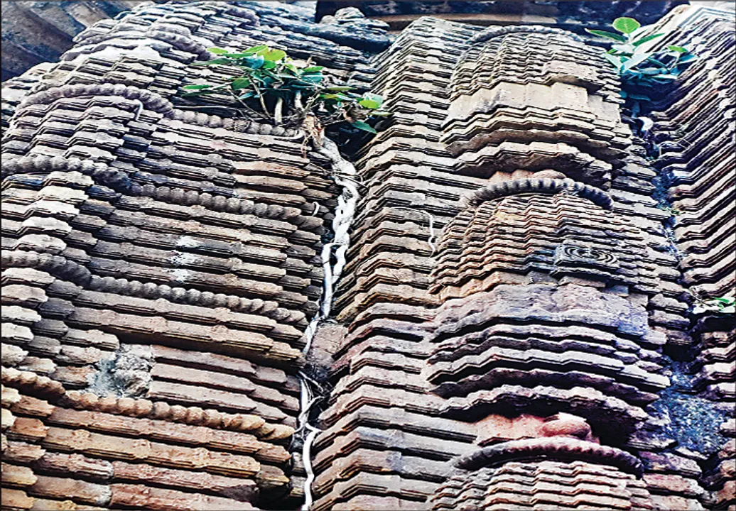  ୫ ଶିବଲିଙ୍ଗ ଗଲା କୁଆଡ଼େ? ଭୁଶୁଡ଼ି ପଡ଼ିବ ସୁବର୍ଣ୍ଣ ମୁକୁଟେଶ୍ବର ମନ୍ଦିର!