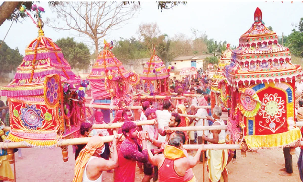  କେବଳ ପରମ୍ପରାରେ ହେଲା ଦୋଳ ଯାତ