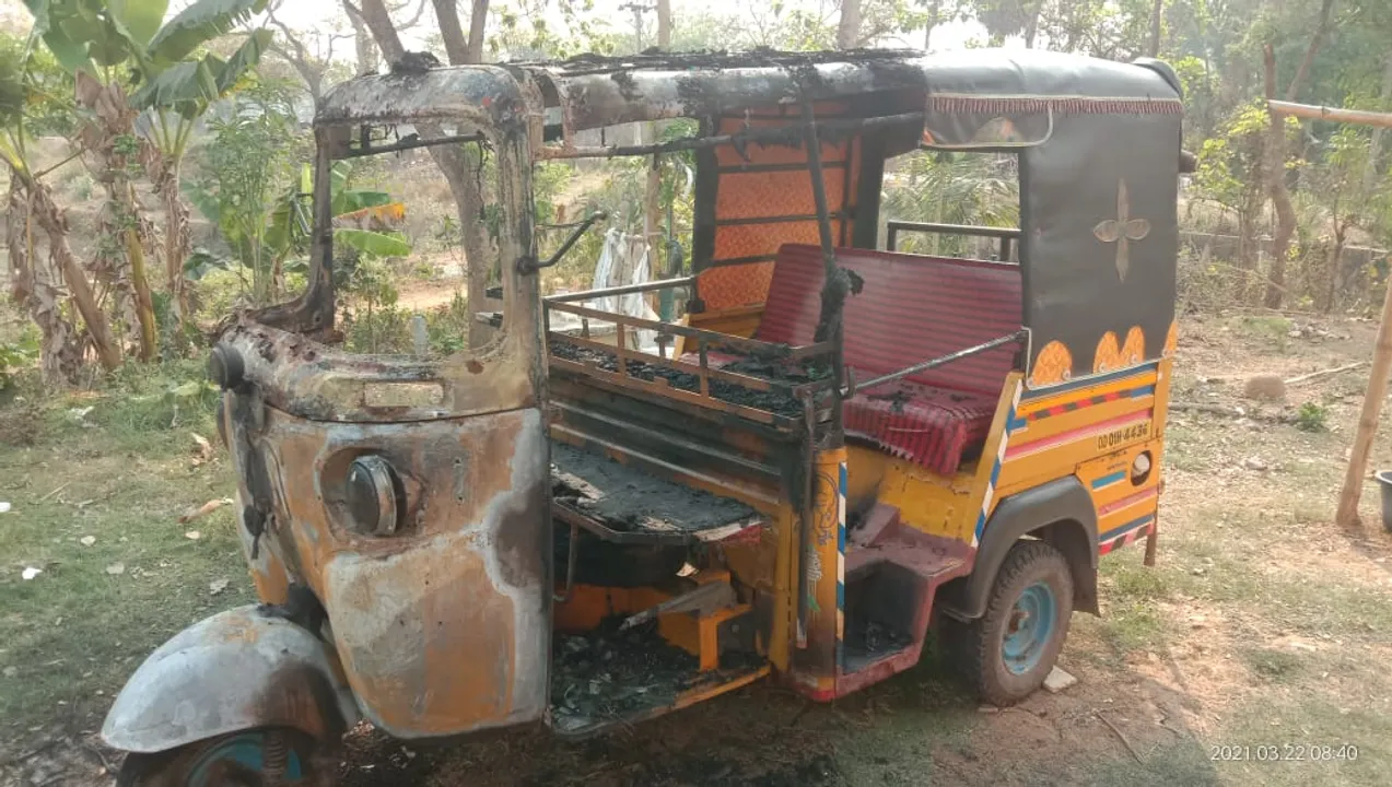  ଯାତ୍ରା ଟିକେଟକୁ କେନ୍ଦ୍ର କରି ବଚସା: ଅଟୋ ଜାଳିଦେଲା ନିଶାସକ୍ତ ଯୁବକ