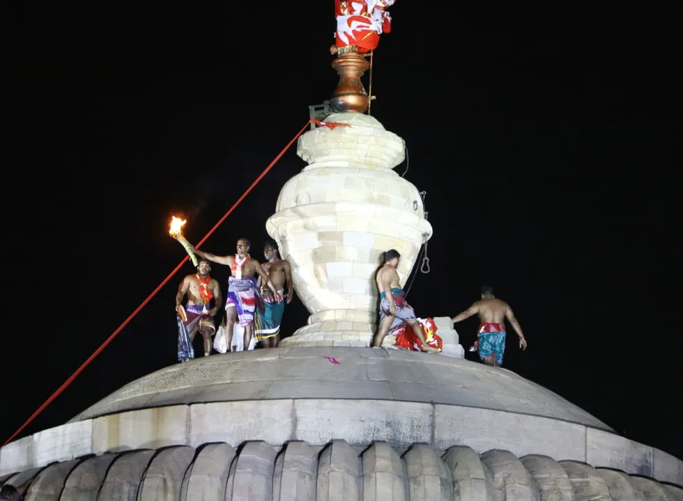  ଶ୍ରୀଲିଙ୍ଗରାଜ ମନ୍ଦିରରେ ଉଠିଲା ମହାଦୀପ।