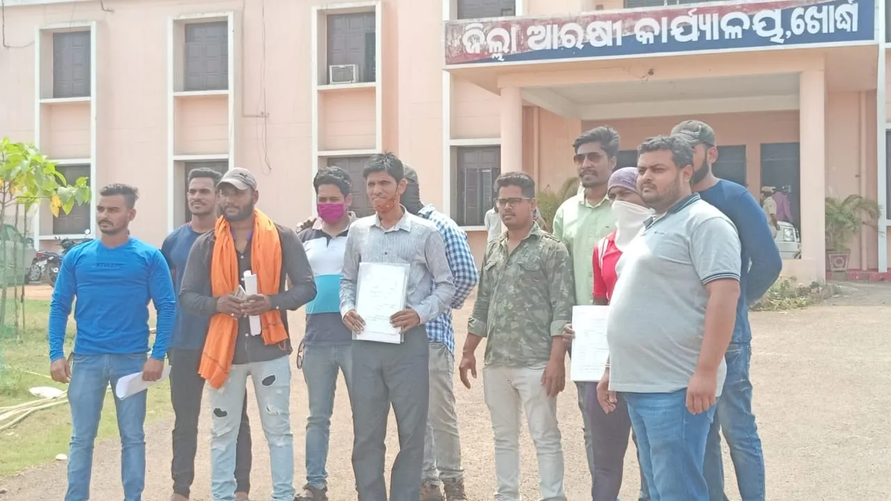  ବେଆଇନ ଗୋରୁ ଚାଲାଣକାରୀଙ୍କୁ ଅଟକାଇବାକୁ ଯାଇଥିବା ଗୋରକ୍ଷକ ଓ ପୁଲିସ ଉପରକୁ ଢେଲାମାଡ଼