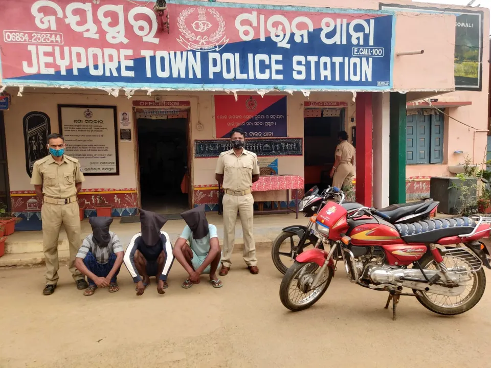  ମାଡ଼ମାରି ‌ଫୋନ-ପେ'ରୁ ଲୁଟିନେଲ ଟଙ୍କା, ଧରାପଡ଼ିଲେ ୩ ଅଭିଯୁକ୍ତ